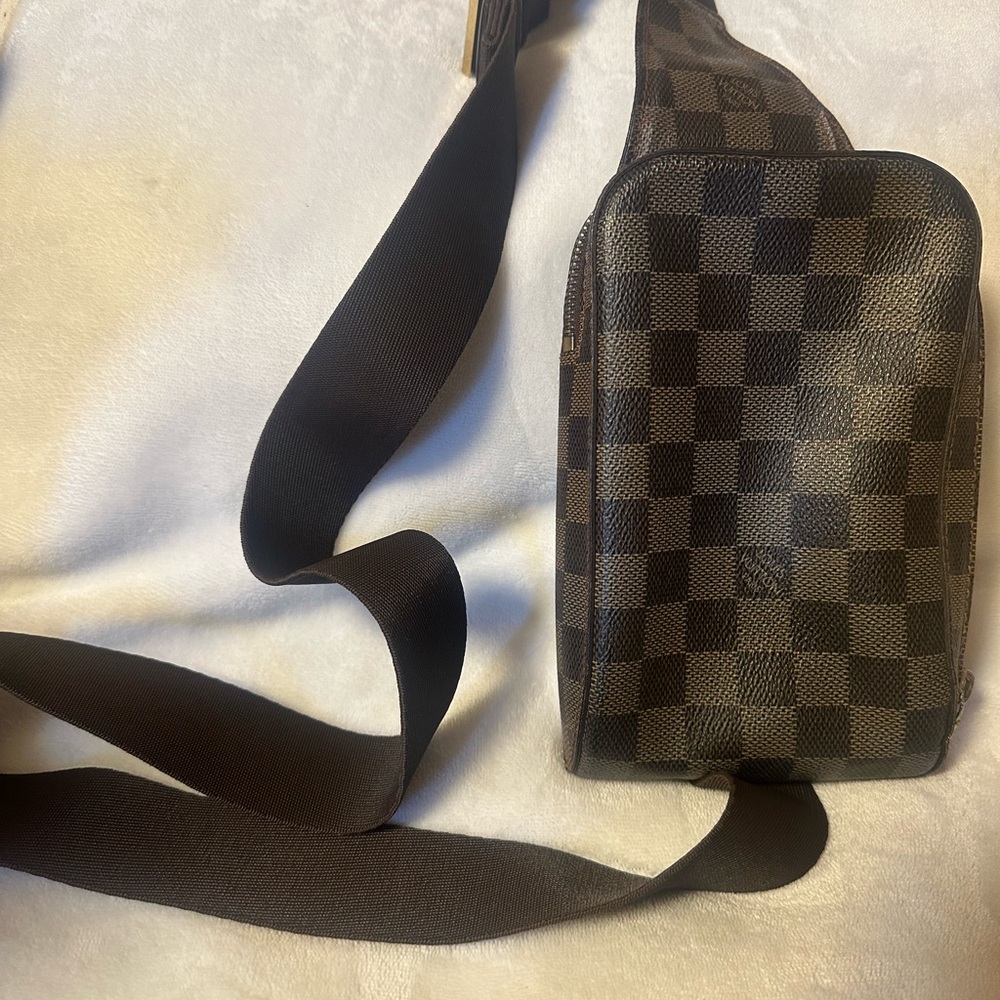 Louis Vuitton Graphite Geronimo. Pre loved condition with COA